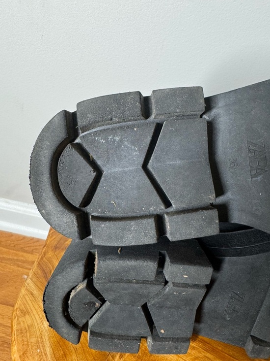 Zara Women’s Knee-High boots with a Treaded Lug Sole with side zipper 36/6 - Picture 10 of 11